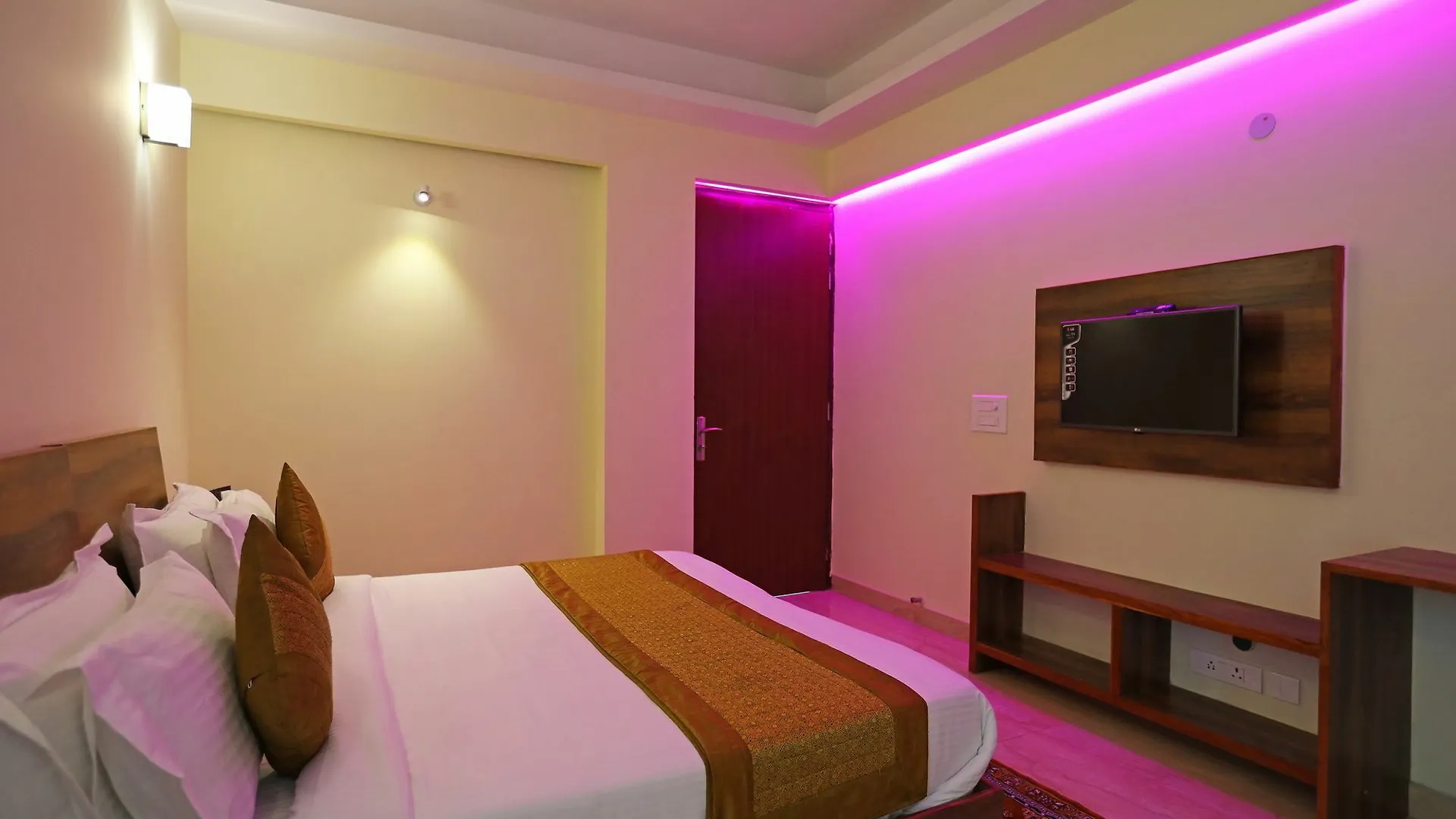 Oyo 10889 Hotel Green Residency Gurgaon